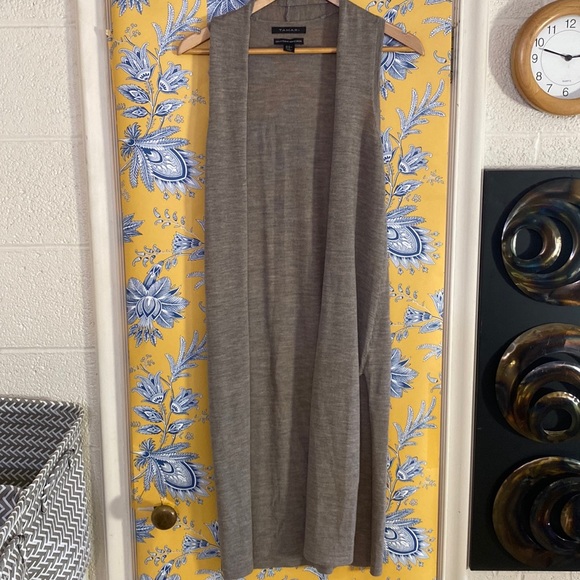 EUC TAHARI XS 100% extra fine merino wool sleeveless duster  in khaki colors - Picture 1 of 6